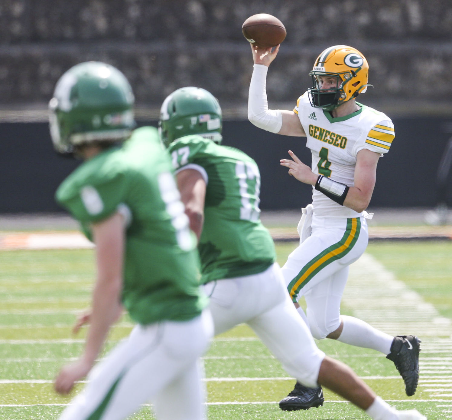 040521-qc-spt-gen-alleman-fball-15.JPG